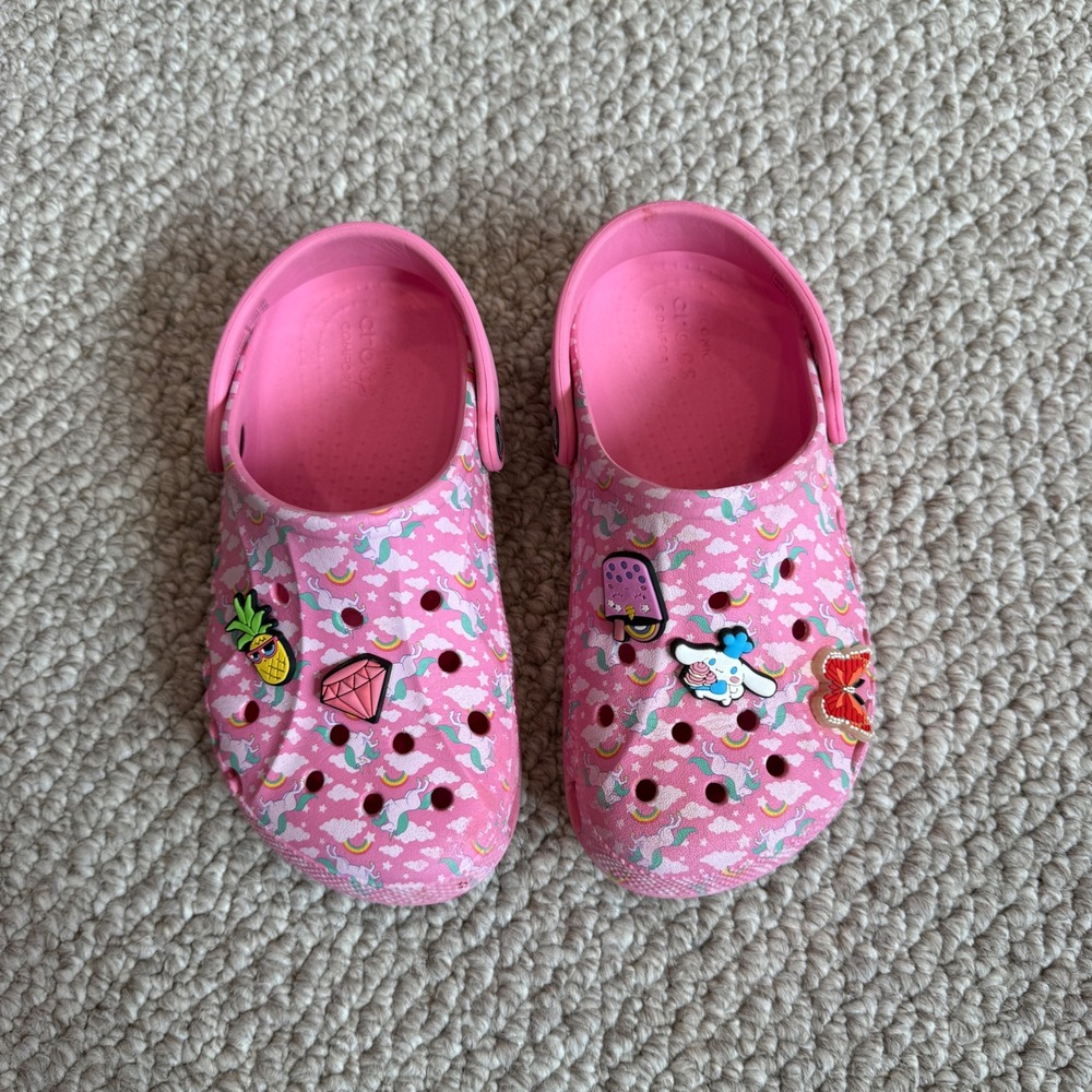 CROCS Kids Pink Printed Clog with Charms